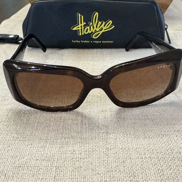 Hailey Bieber x Vogue eyewear sunglassess - Picture 6 of 8